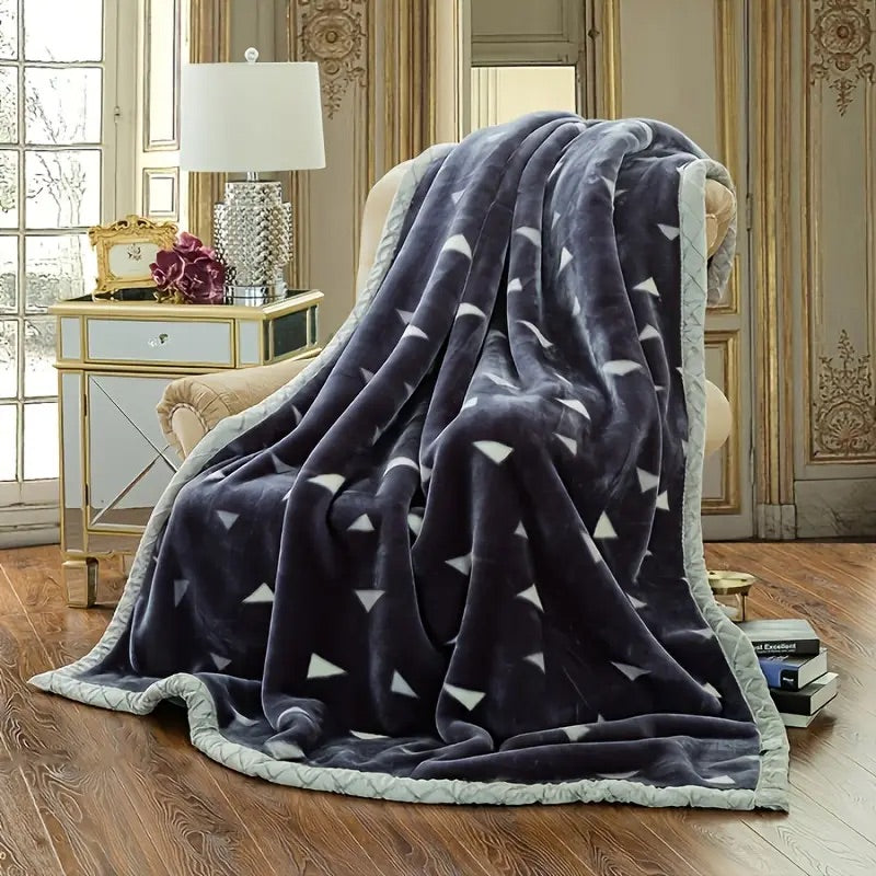 Soft & Cozy Triangle-Patterned Fleece Blanket for Ultimate Comfort