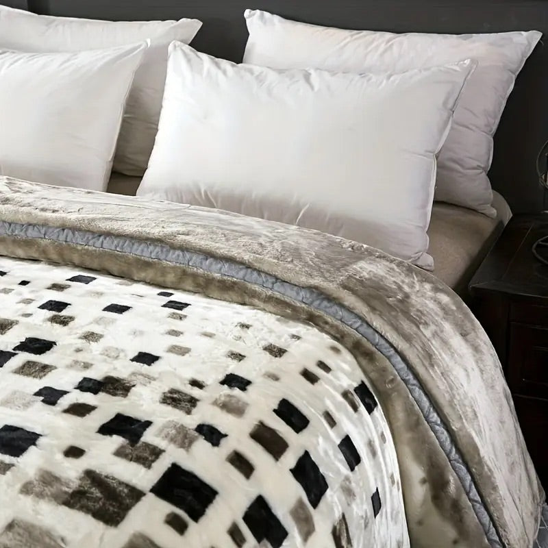 Luxury Mink Velvet Blanket with Geometric Design – Ultra Soft Winter Blanket for Queen Size Bed