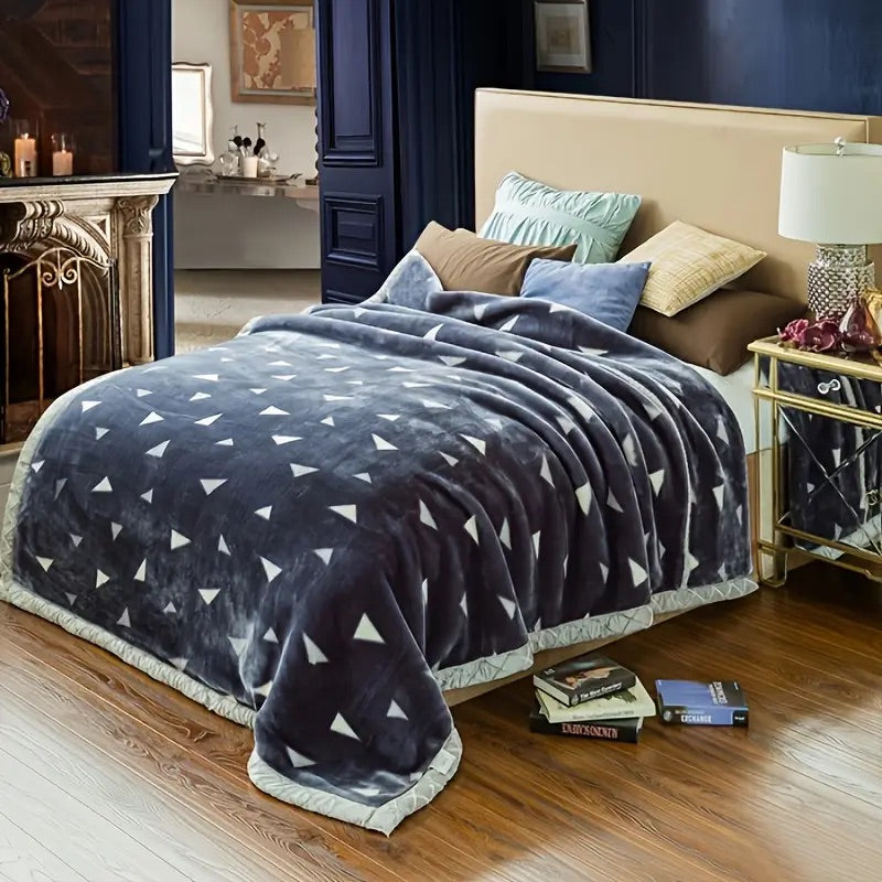 Soft & Cozy Triangle-Patterned Fleece Blanket for Ultimate Comfort