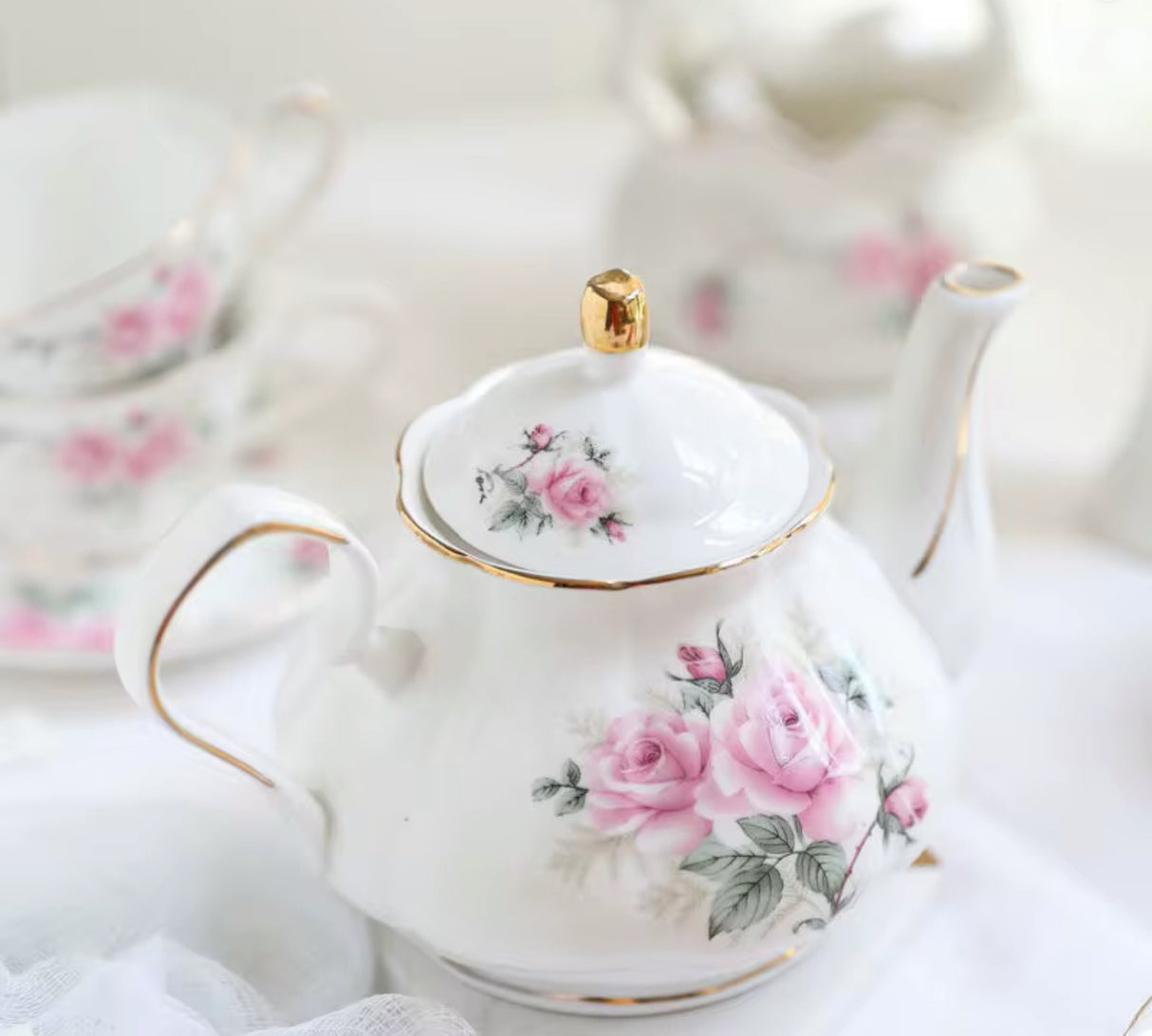 Vintage Rose Porcelain Tea Set – Floral Afternoon 21 Pc Tea Collection with Gold Trim