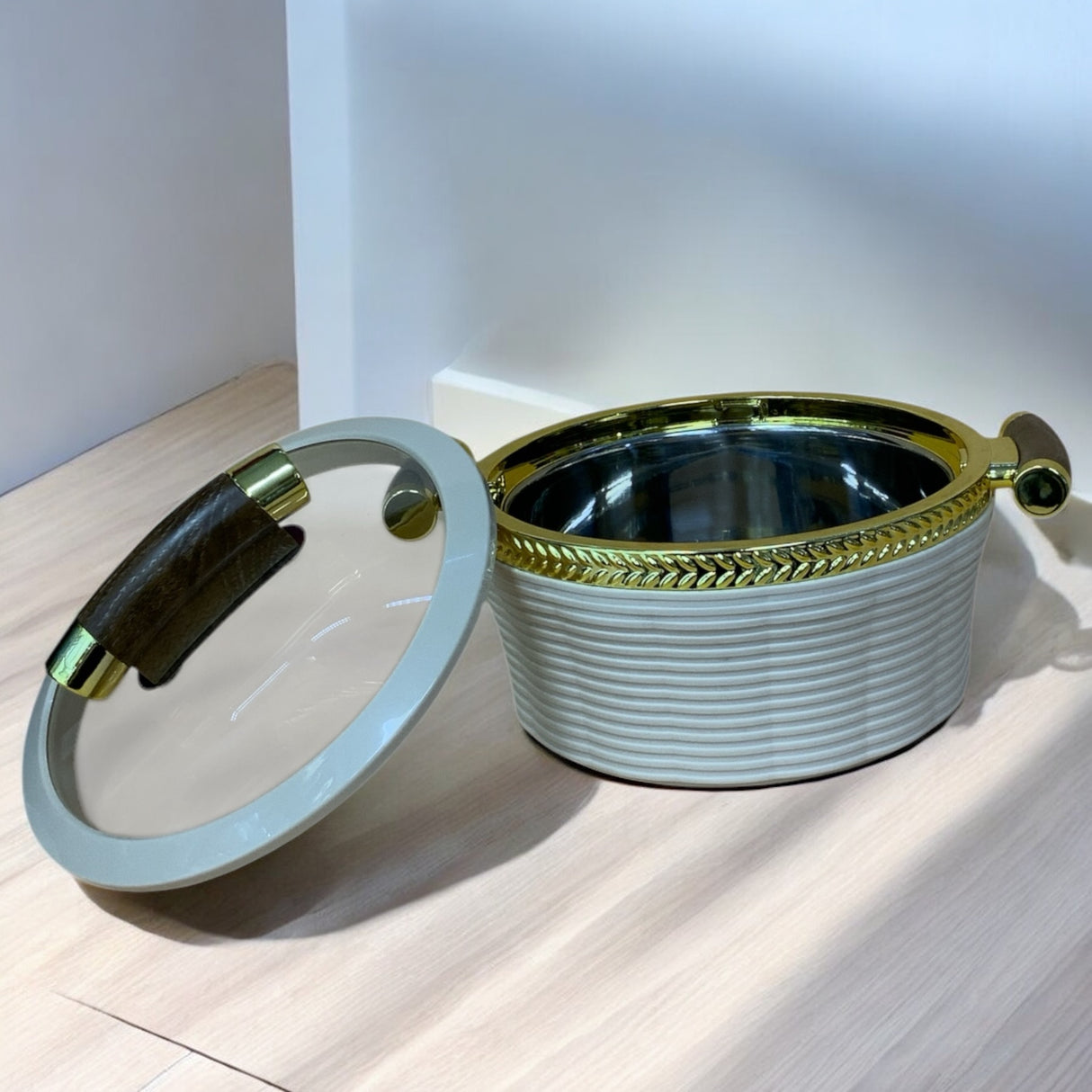 Classic Insulated Casserole Dish β Keeps Meals Hot & Ready