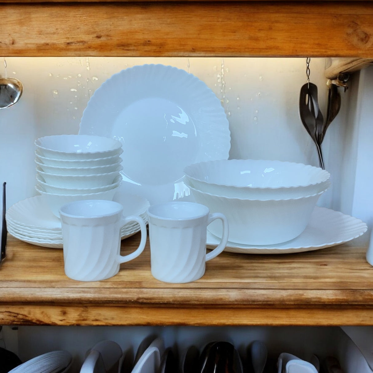 The Complete Dinner Set for a Sophisticated Table