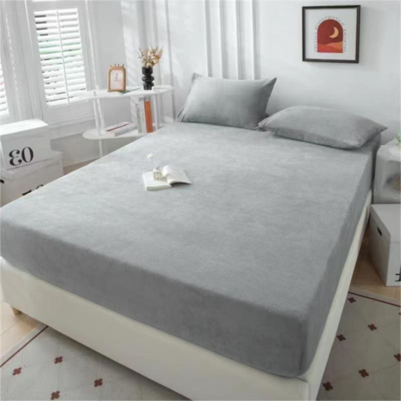 King Size Warm & Soft Fleece Fitted Bedsheet Set – Includes 2 Pillowcases