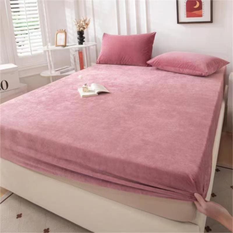 King Size Warm & Soft Fleece Fitted Bedsheet Set – Includes 2 Pillowcases