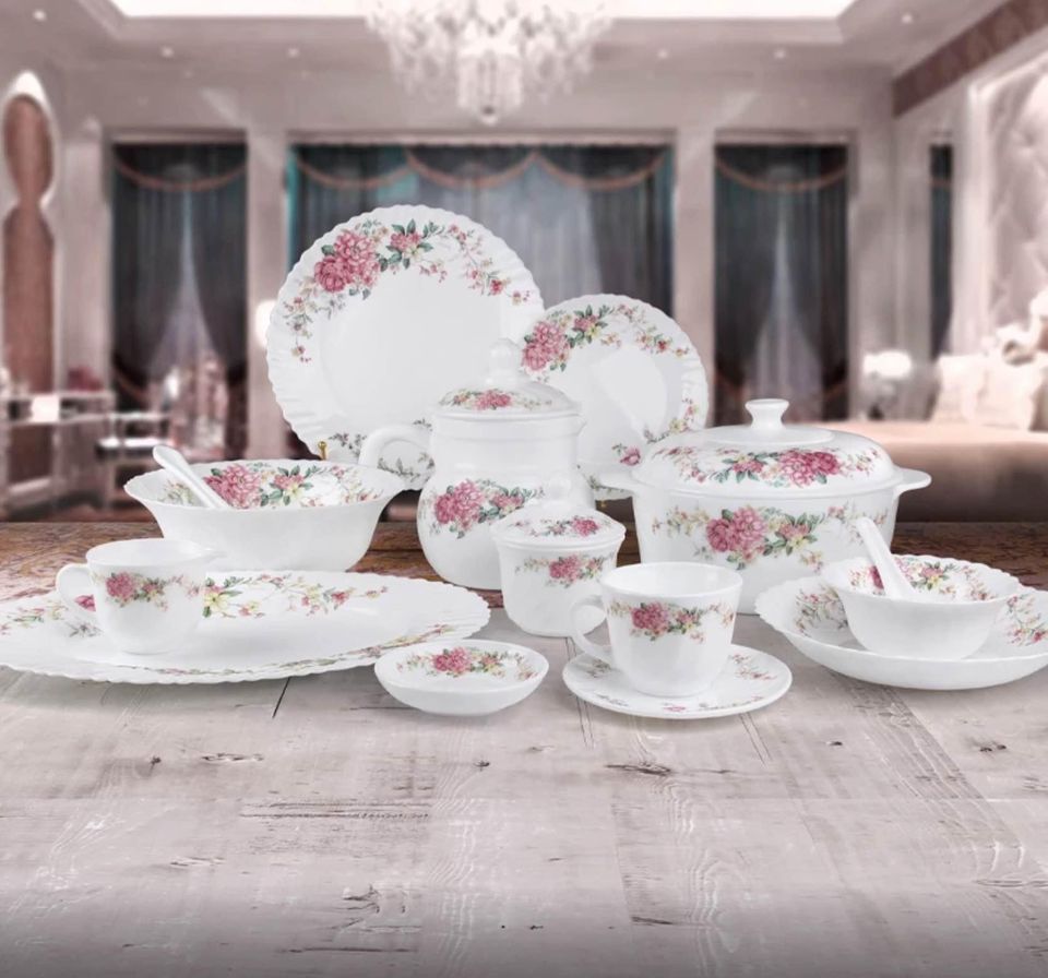 72 Piece Dinner Set