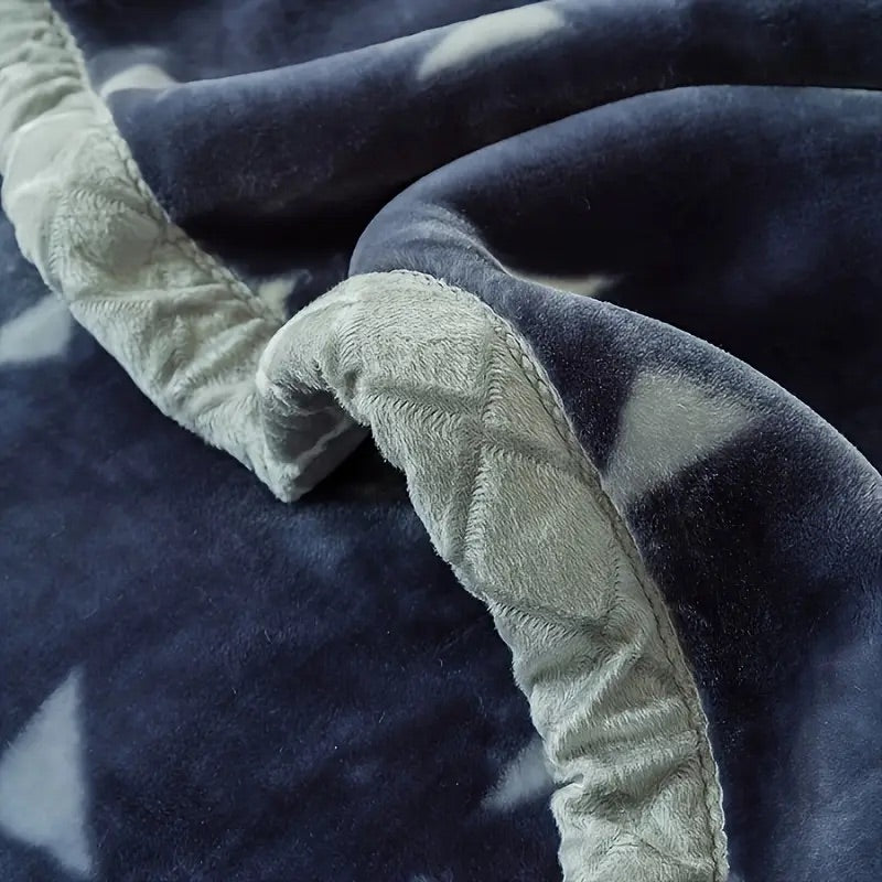 Soft & Cozy Triangle-Patterned Fleece Blanket for Ultimate Comfort