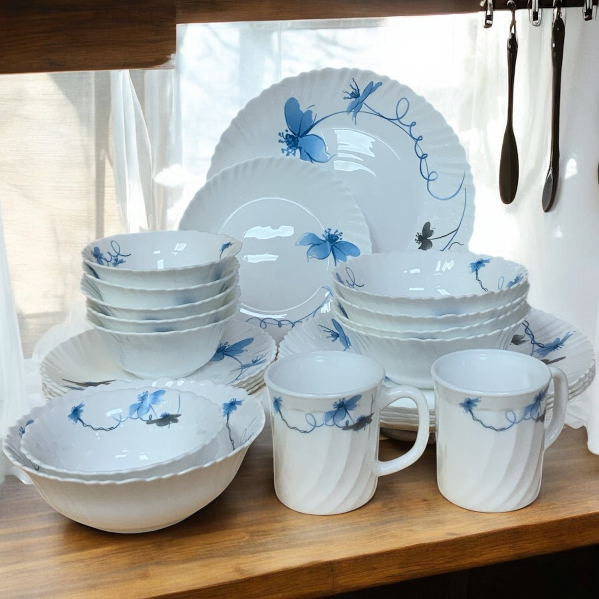 Luxury 30-Piece Floral Dinner Set – Stylish Dining for Families & Guests